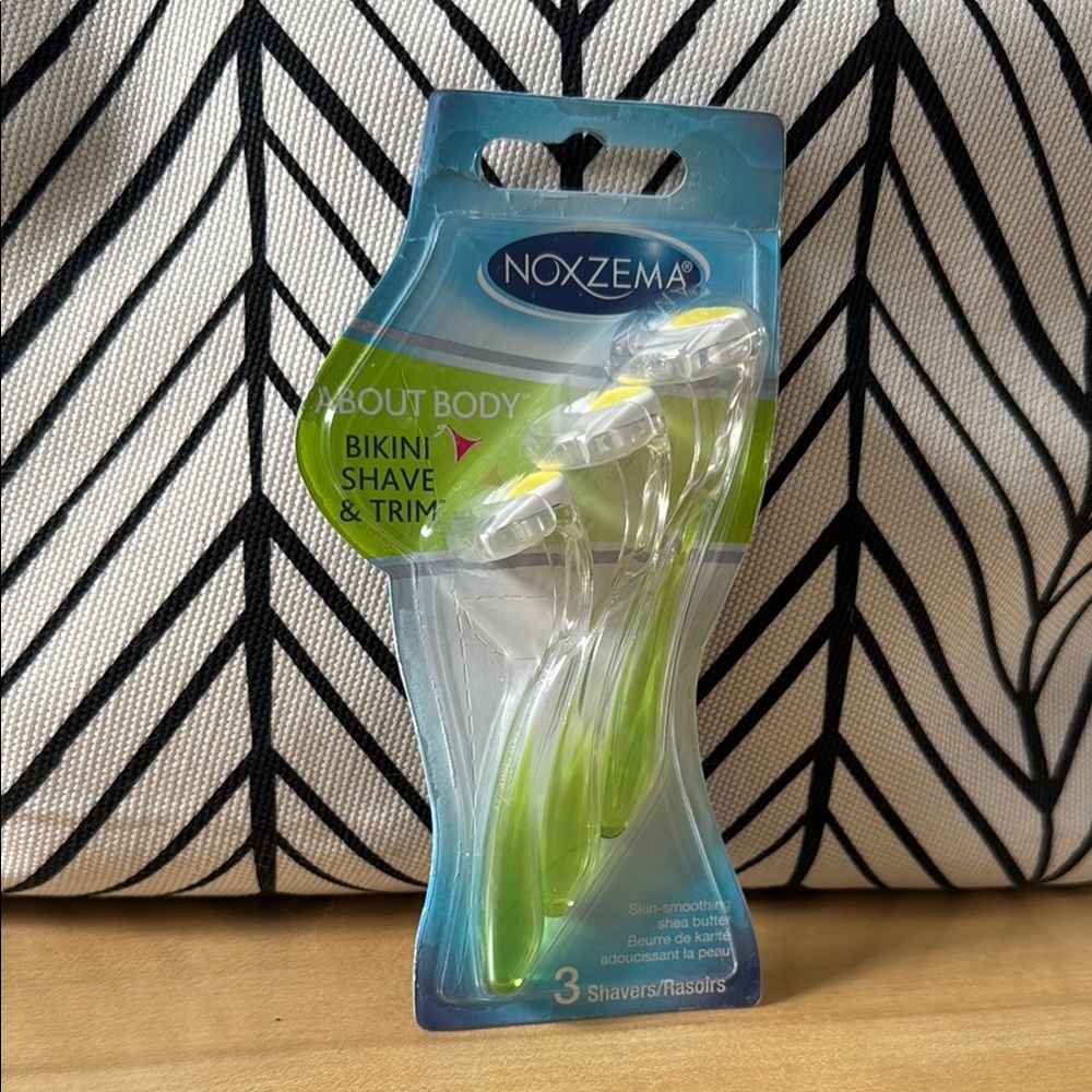 Noxzema Bikini Shave & Trim Razors (3) - sealed
